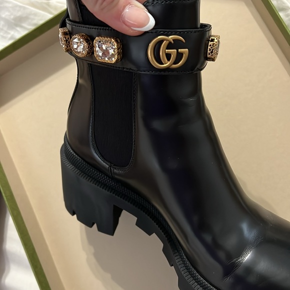 Gucci leather ankle boot with belt - Picture 3 of 7